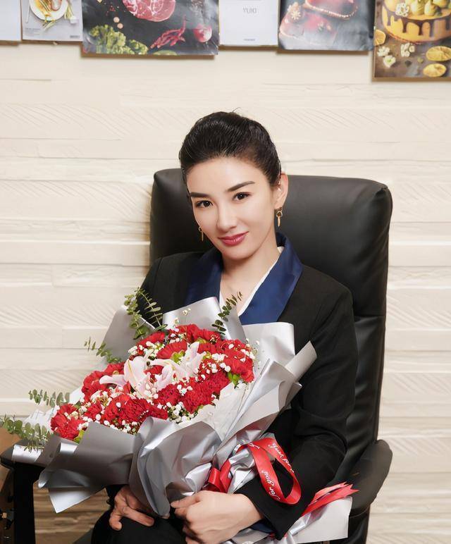 43岁黄奕被劝认真搞事业,本人却想谈恋爱,曾经两段感情皆失败_角色_毅