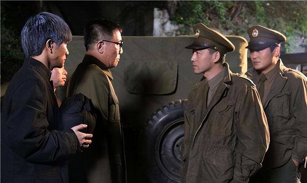 他是白公馆看守所所长,小萝卜头被他所杀,解放后却隐姓埋名6年_杨进兴