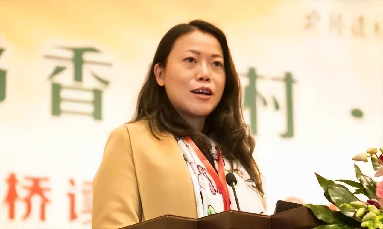 佛山女首富诞生了,一次捐款高达64亿多,手上还有1百亿现金_杨惠妍