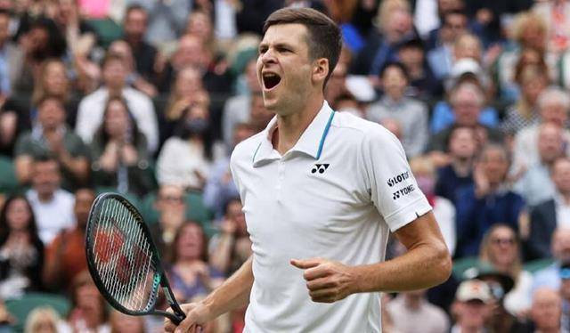 费德勒罕见崩盘,温网第9冠 大满贯21冠梦碎_胡尔卡奇_男单_破发