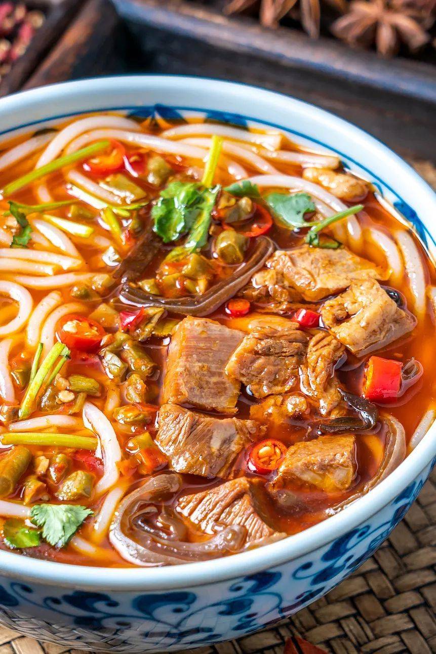 津市牛肉粉要用产自澧阳平原的早籼米,做出来的是湿米粉,劲道十足,一