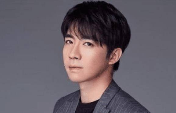 从"恢复出厂设置"到帅回巅峰,俞灏明整容成功,一出场惊艳观众_剧中