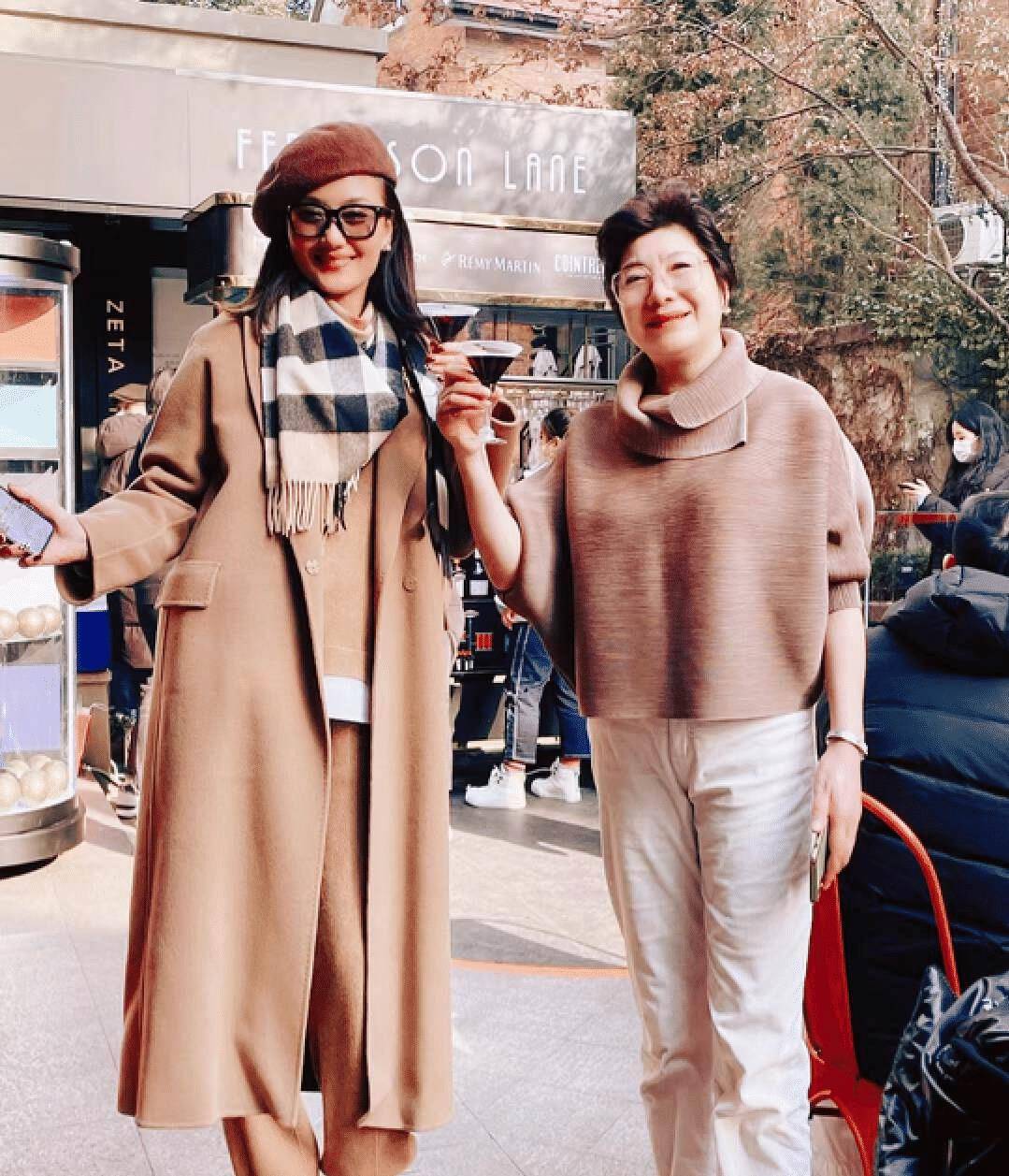 上海"阔太专业户"李颖:色选靓丽,发不过胸,到老都优雅贵气_气质_廓形