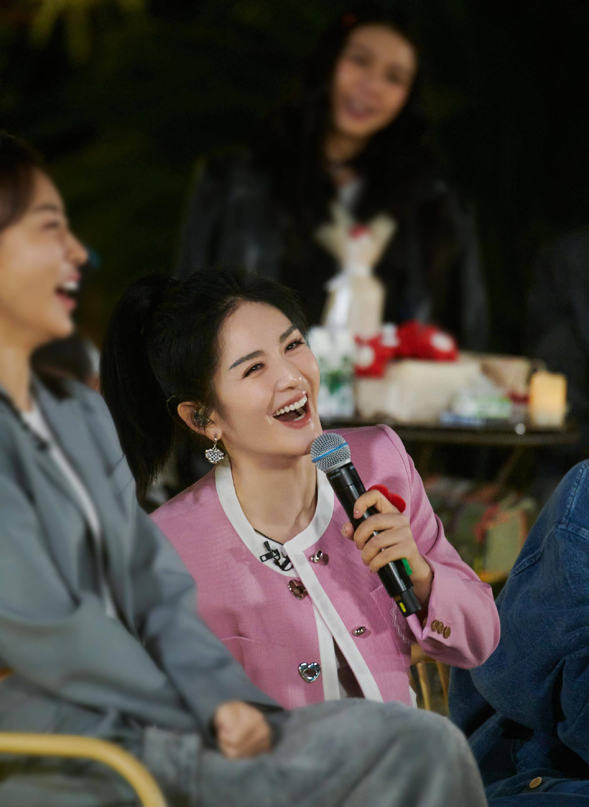 离开快本的谢娜,丢掉疯癫范重塑浪姐风,全靠选对造型师_显得_姐姐