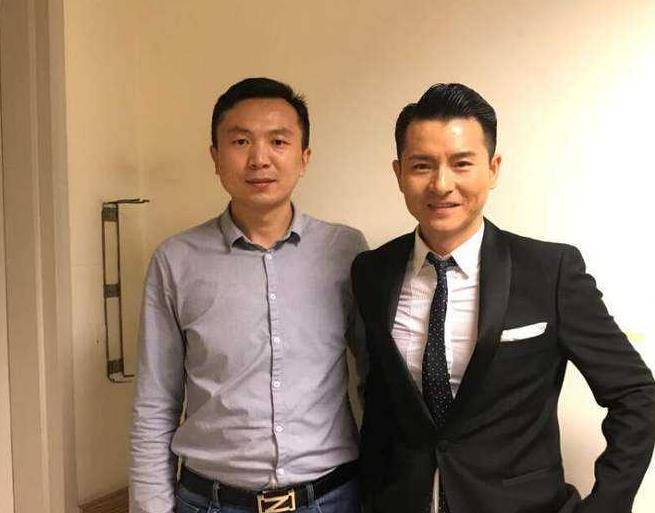 "山寨版刘德华"教海哗:因太像被央视签约,成名后排场大过本人_时候