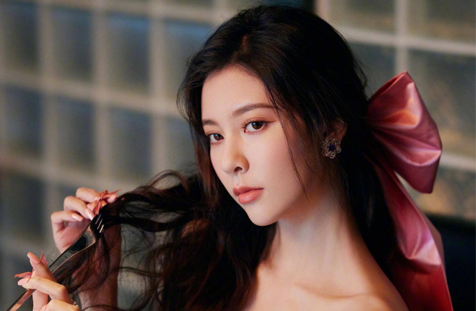 家里有个吴彦祖似的爸,宋妍霏竟然不是颜控?_阿伦_曲晓_父母