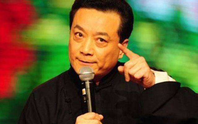 相声演员王平,师从李伯祥,因过度劳累逝世,葬礼千余观众送别_表演