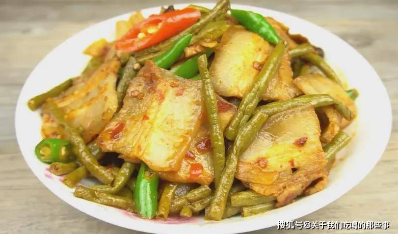 用罐头瓶快速腌酸豆角,2天腌好操作简单,又酸又脆,拌饭太香了_豇豆