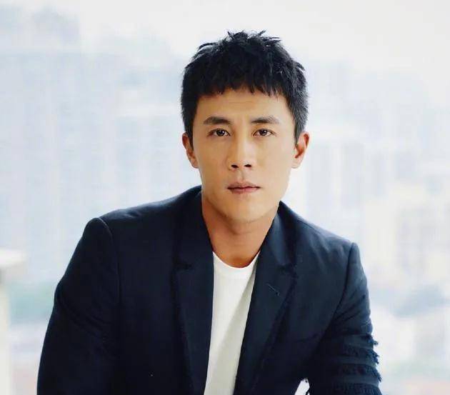 40岁杜淳自曝健身成果,脸部瘦到脱相,网友吐槽:变得像糟老头子_身材