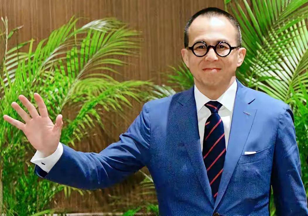 李泽楷大儿子近照曝光,身高170到梁洛施耳朵,穿搭向李嘉诚看齐_李长治