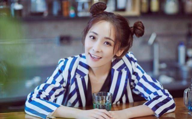 后来李曼再次被媒体追问感情时,她无所顾忌地说出了男朋友洪天照的