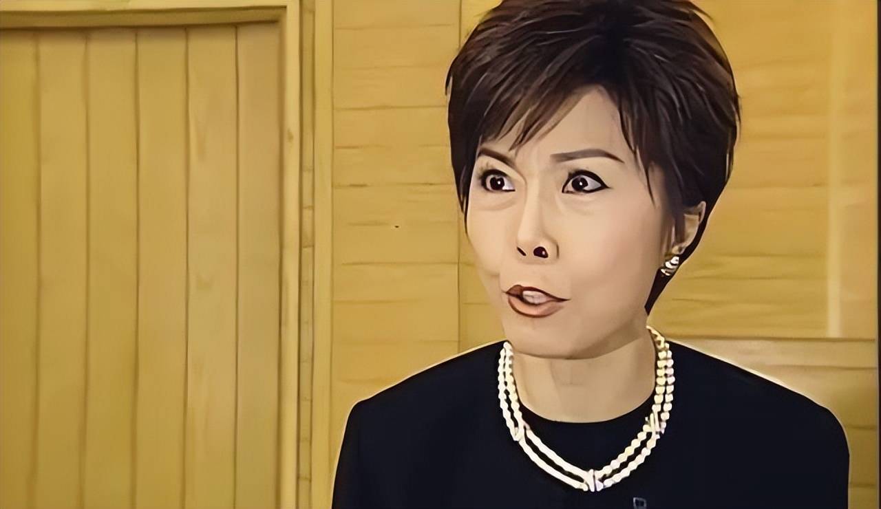 脸上老年斑明显,自曝暂时没有考虑退休_夏雨_活动_关菊英