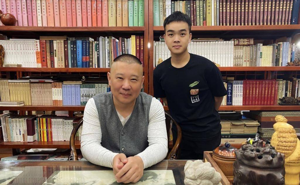 德云社尚筱菊晒合影照,引网友热议,岳云鹏的这个徒弟不简单_演出