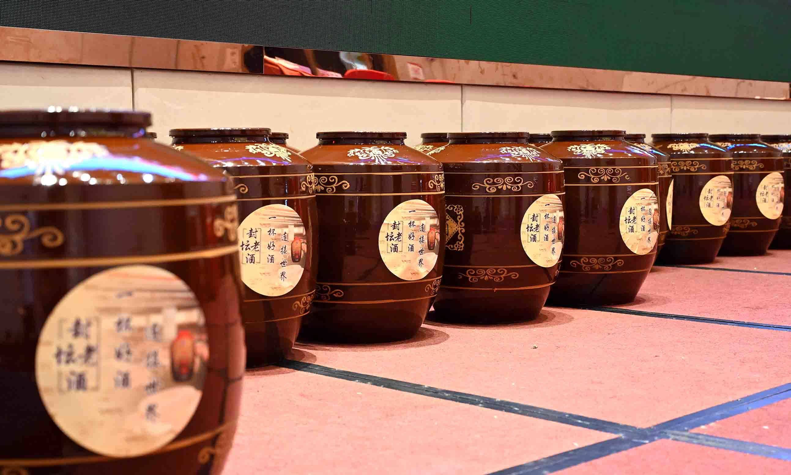 一杯好酒连接世界,荣昌非遗大师陶艺工坊暨汉台酒公益封存大典_合川