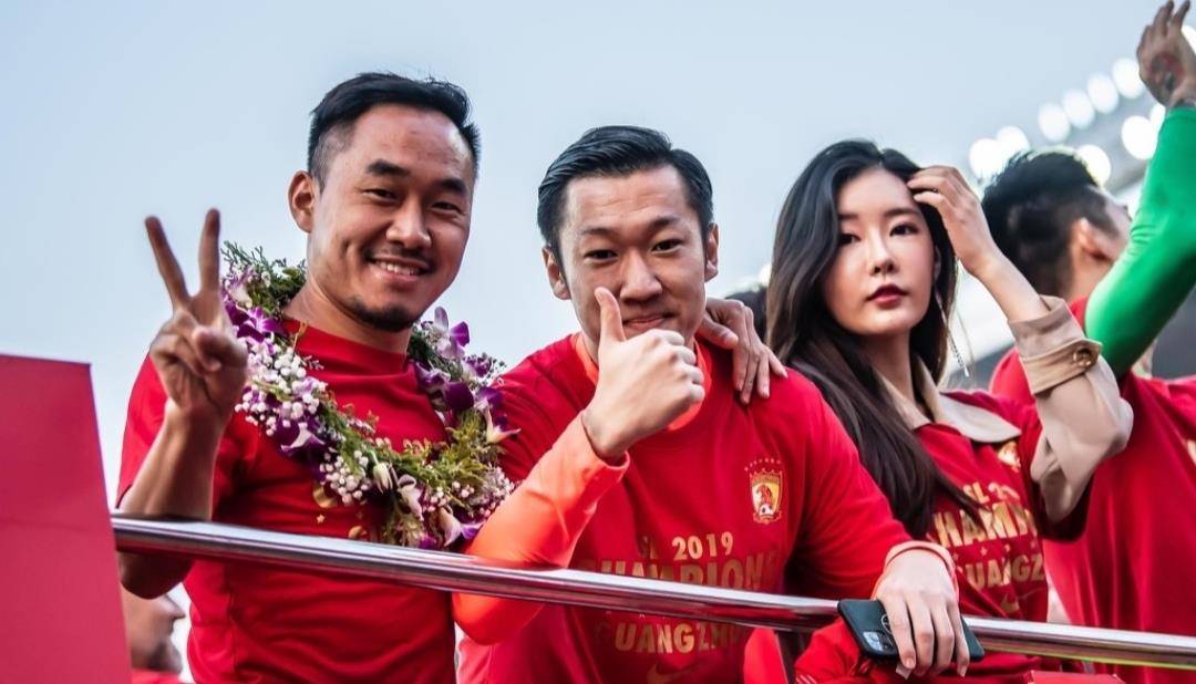 徐新年少成名:女友替代瓦尔加成为中超新最美女友_国足_中场_足球