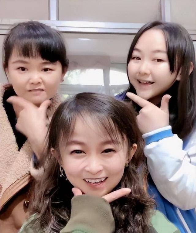 嫁给"1米2袖珍男"秦学士的"袖珍女"朱洁,如今过得幸福吗?