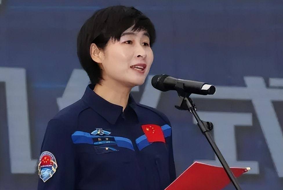 中国首位航天女英雄刘洋,家族非常优秀,舅舅是郑州救援队队长_飞行员