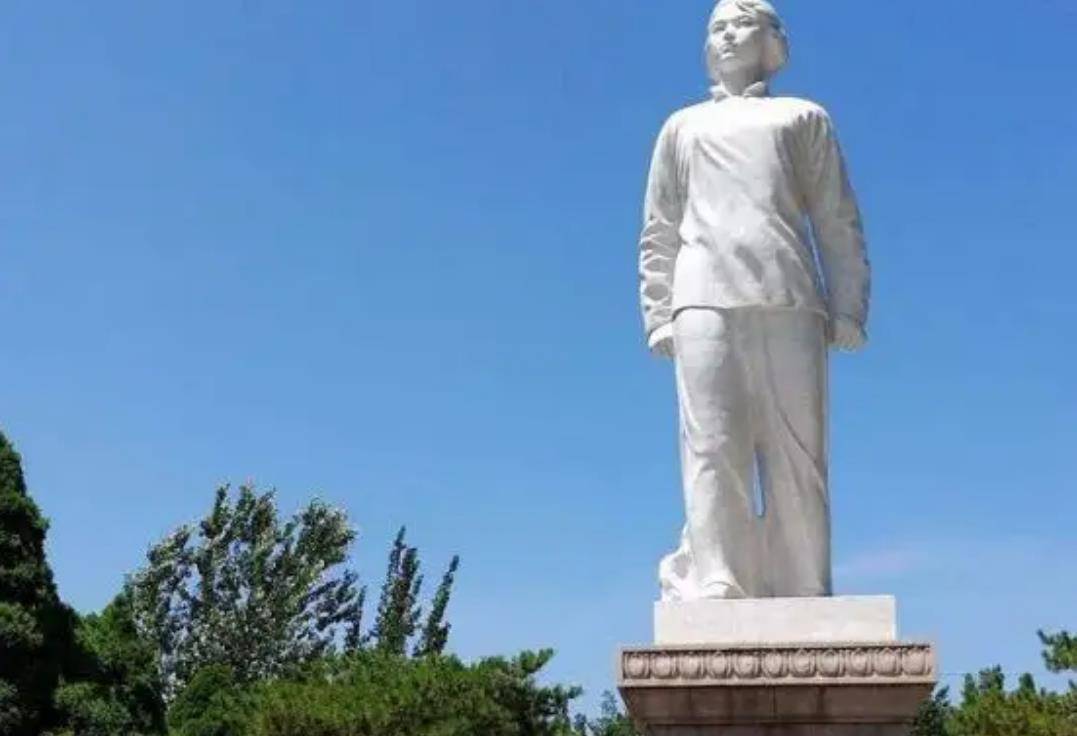 刘胡兰牺牲时,12岁的妹妹在刑场目睹全过程,后来妹妹过得怎样?