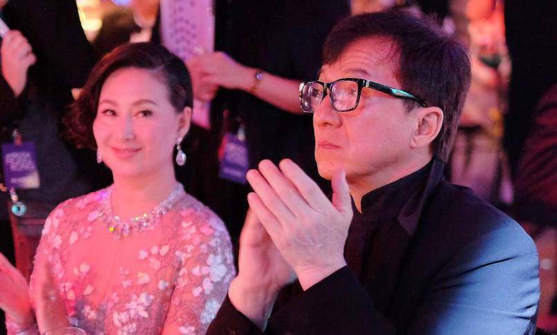 成龙在澳门打脸水房帮,惹怒水房赖,走投无路只能请何超琼出面_事情