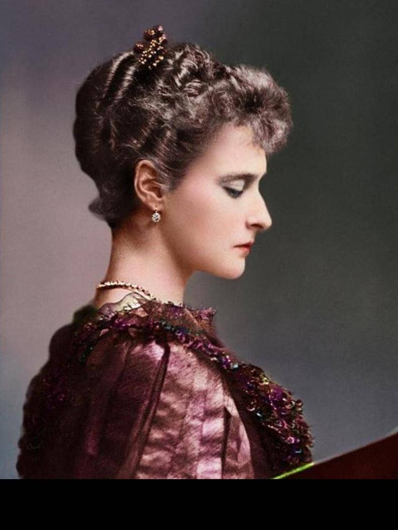 俄国末代皇后:美貌与茜茜公主齐名,却被视为不祥的人,尸骨无存_亚历山