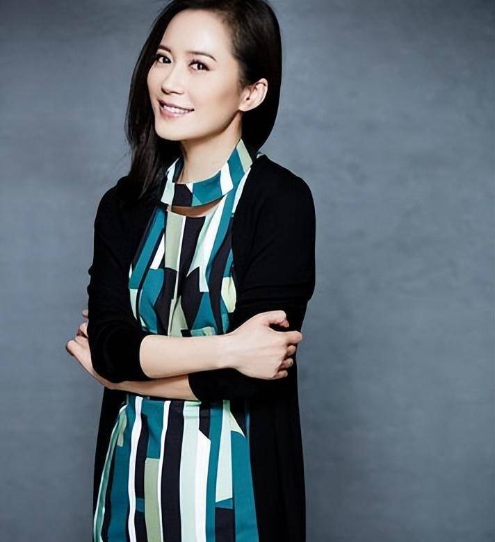 中国最具气质女导演,出道至今零绯闻,今46岁却依旧单身未婚_俞飞鸿