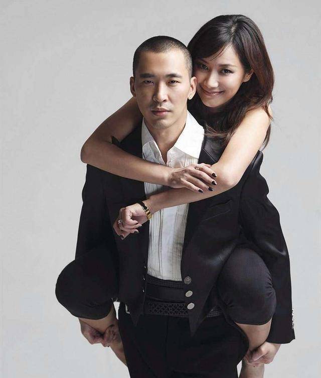 徐静蕾的上位史和隐秘爱情,可没你想的那么简单_王朔_冯小刚_父亲