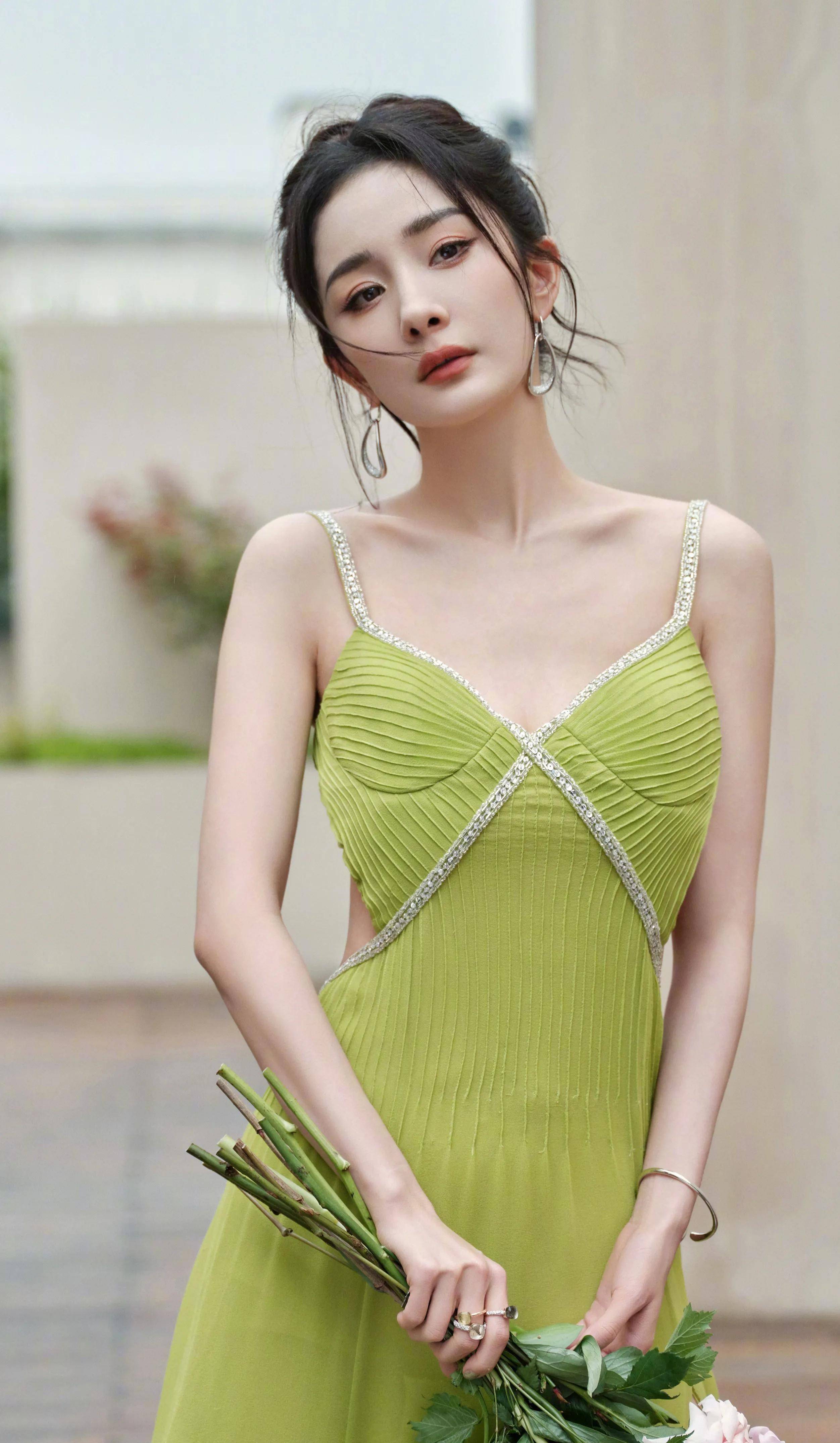 "姐姐"夏日雅绿色清新靓丽明星靓丽时尚写真壁纸_照片_视觉_未来