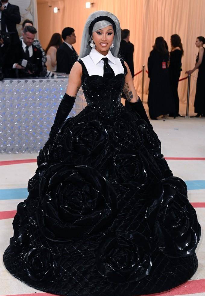 大都会艺术节,一身黑衣的帕丽斯·希尔顿就像时尚女神_metgala_黑色