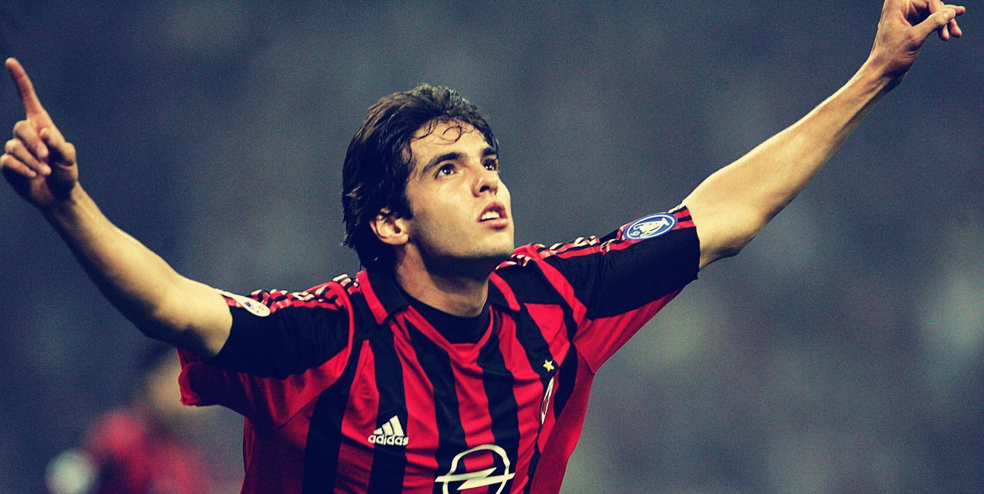 晃断对手韧带,戏耍曼联后防,巅峰卡卡究竟多强?_米兰_梅西_赛季