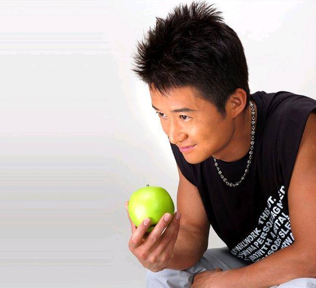 "战狼硬汉"吴京纵横影坛20余年,主演电影票房数据总汇_内地_香港_港币