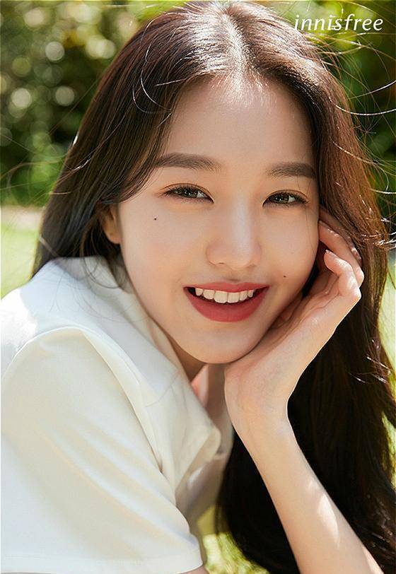 izone张员瑛被选为化妆品模特——自然之美最佳人物!_身材_比例_明星