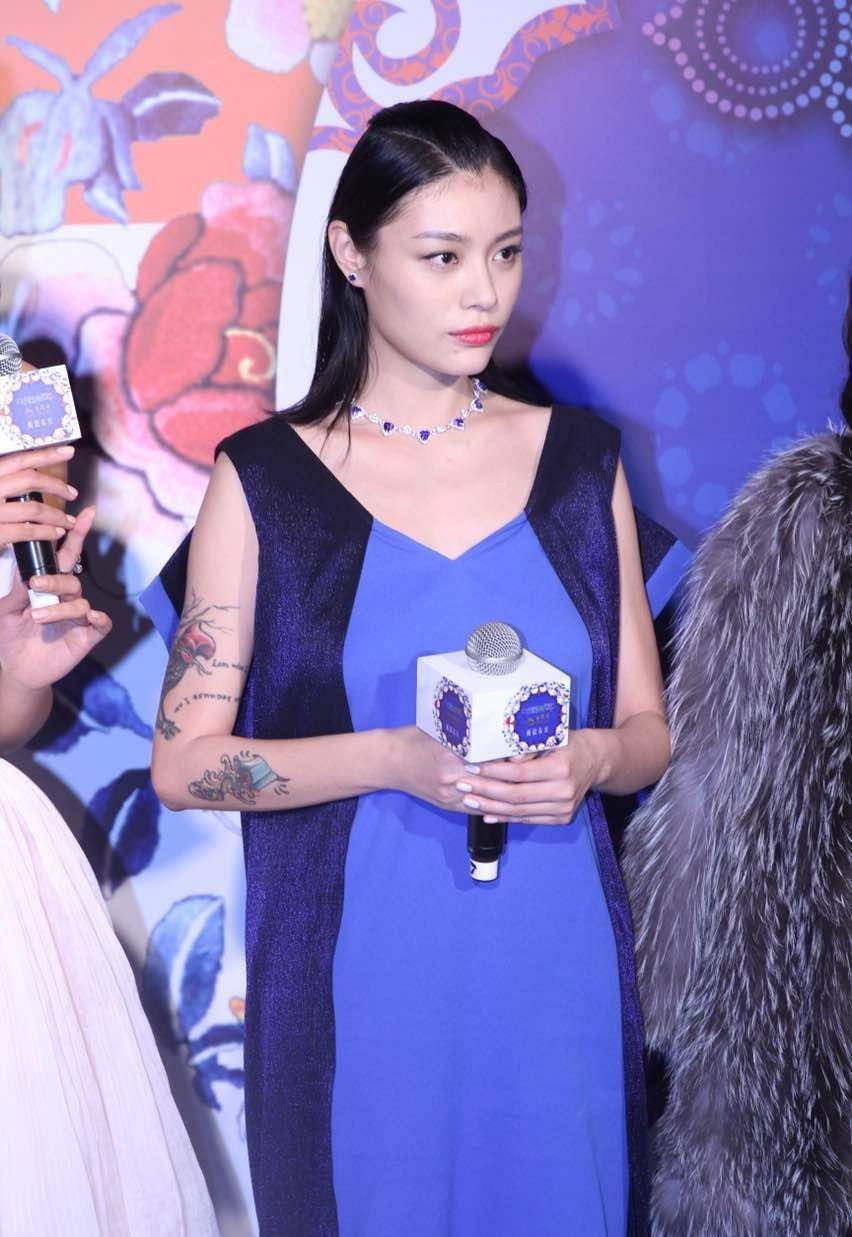 葛荟婕发文再斥汪峰,称其把小苹果当流量,网友:你才把她当流量_章子怡