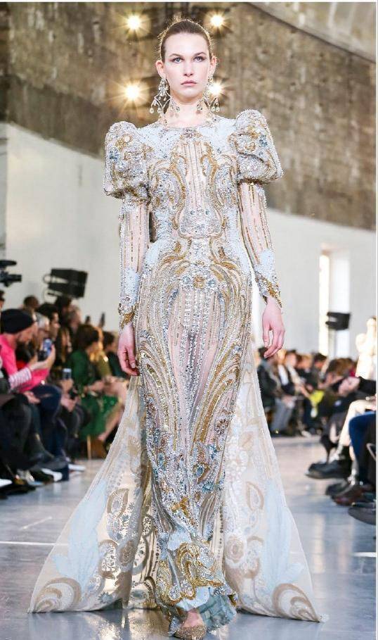 eliesaab今年刮起了奢华宫廷风,公主系列让人向往与渴望_艾莉·萨博