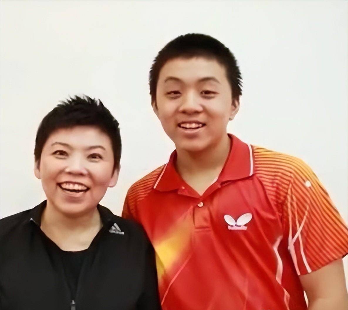 有其母必有其子,邓亚萍儿子锦标赛霸气夺冠,我们乒坛后继有人_乒乓