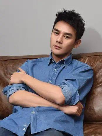 也时常关注学生王凯,张俪的演艺动态,也欣慰演员魏大勋虽然曾作为综艺