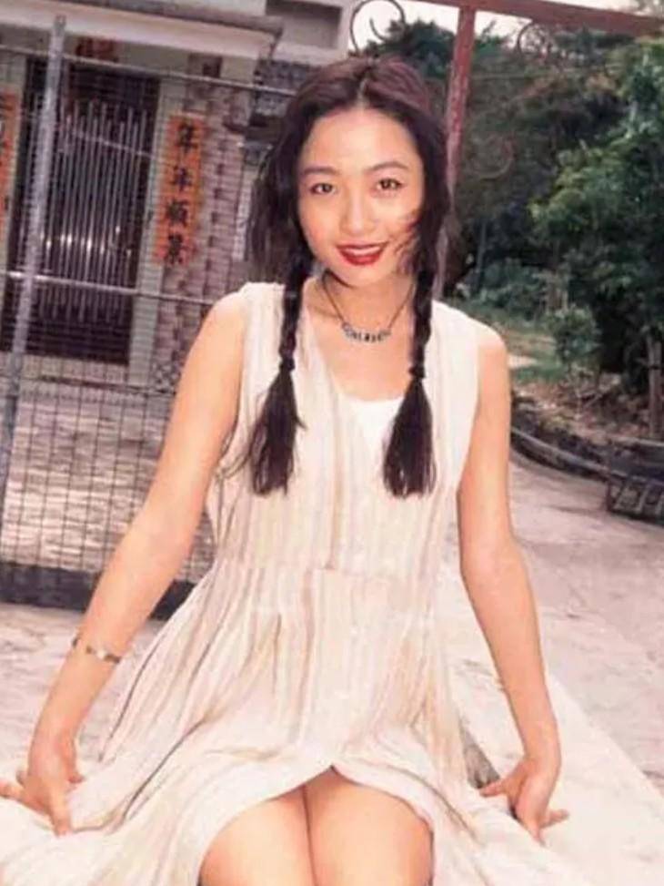 冻龄亚姐,57未嫁,自爆曾遇13人追求,选美时还被偷走贴身衣物