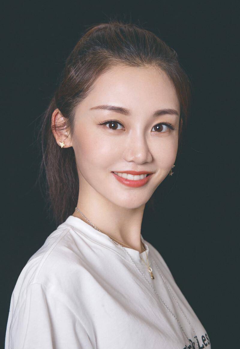 苗苗:清澈明亮眼神与身材完美,无论穿什么都美丽动人!_眼睛_魅力_观众