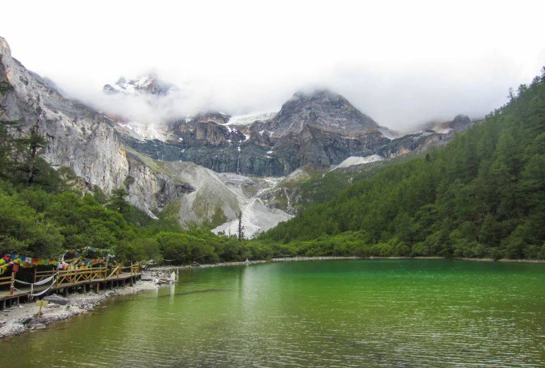 夏季中国最美的三个地方_伊犁_风景_呼伦贝尔