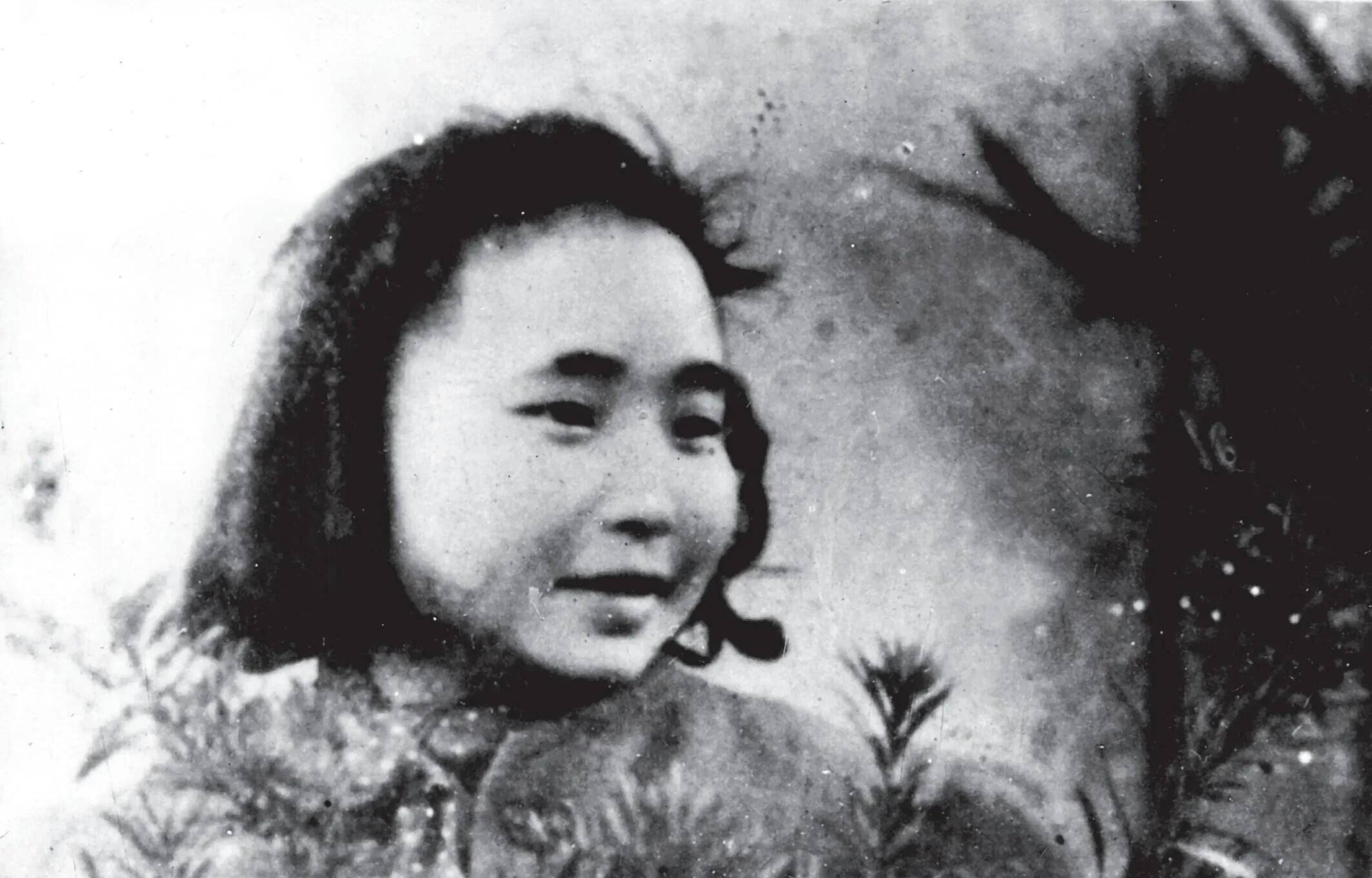 为了革命事业,21岁奉命假结婚,29岁牺牲于重庆歌乐山的烈士江姐_彭咏