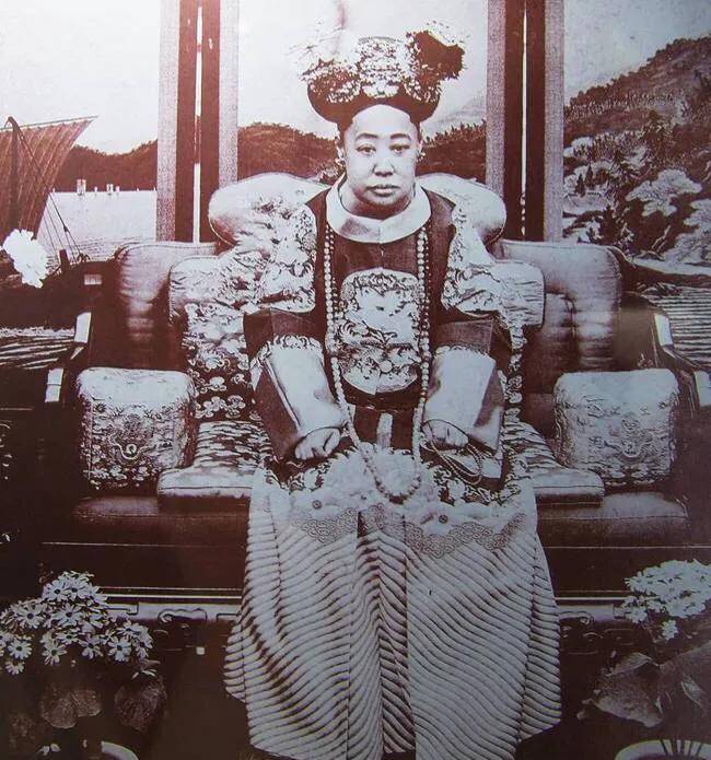 探秘光绪皇帝选妃,慈禧神操作,逼光绪取表姐为妻,心疼皇上三秒_女儿
