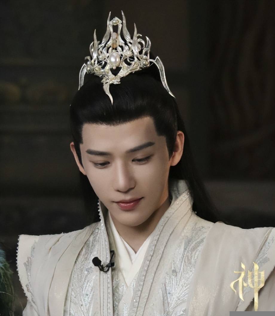 犹如武侠小说走出的绝世美男