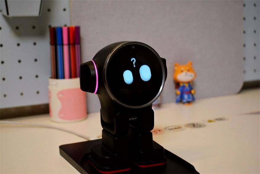 小米员工离职创业,打造首款安卓ai机器人,你怎么看?_桌面_乐天派_充电