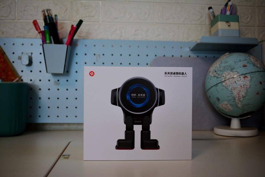 小米员工离职创业,打造首款安卓ai机器人,你怎么看?_桌面_乐天派_充电