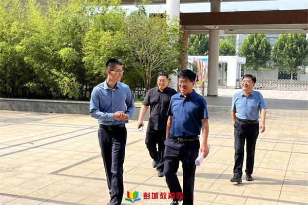 中国矿业大学附属中小学校友宗国回访母校_师生_学子_科学