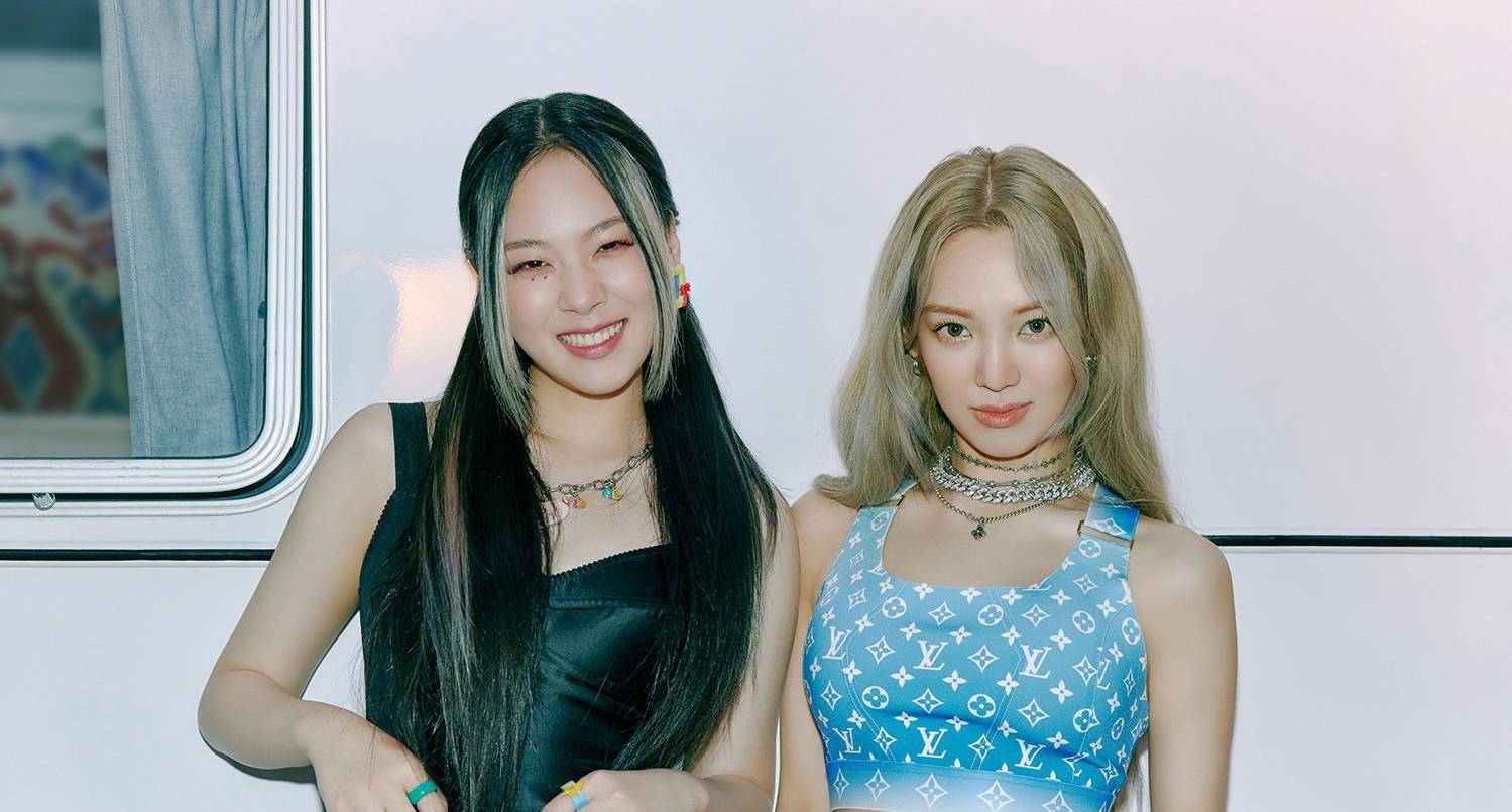 少女时代孝渊在老板李秀满身边翩翩起舞,可爱笑容太疗愈!