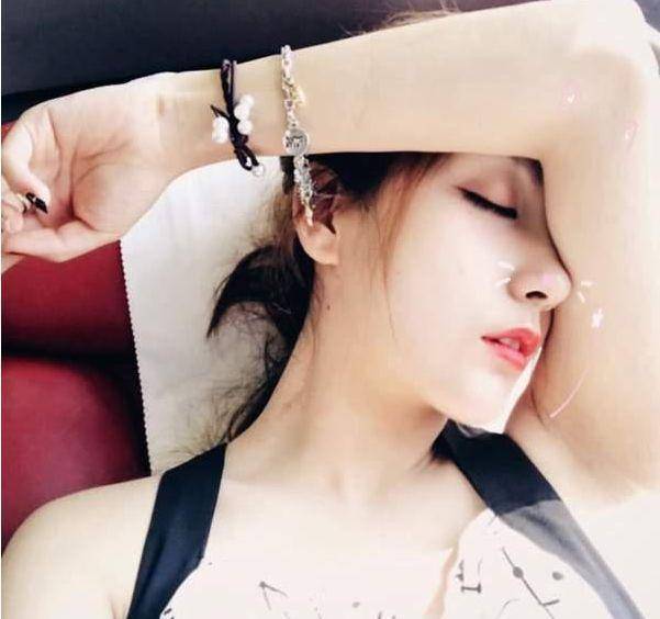 lpl美女解说rita晒美照,直言电竞椅太震,网友:脖子居然有草莓_装修