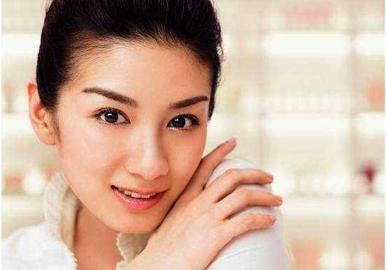 被两任前夫声讨,事业"遮羞布"下,黄奕的感情一片狼藉_黄毅清_婚姻