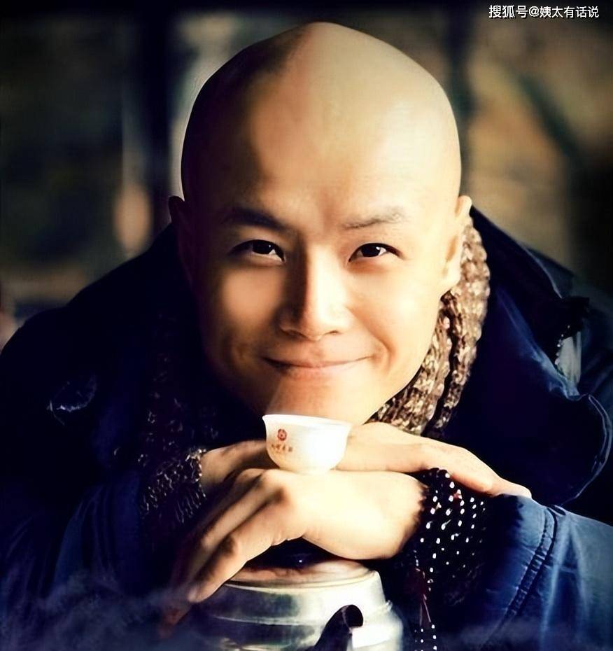 开豪车住豪宅,48岁移居美国的乐嘉,已经走上了另一条大道_孟非_董明珠