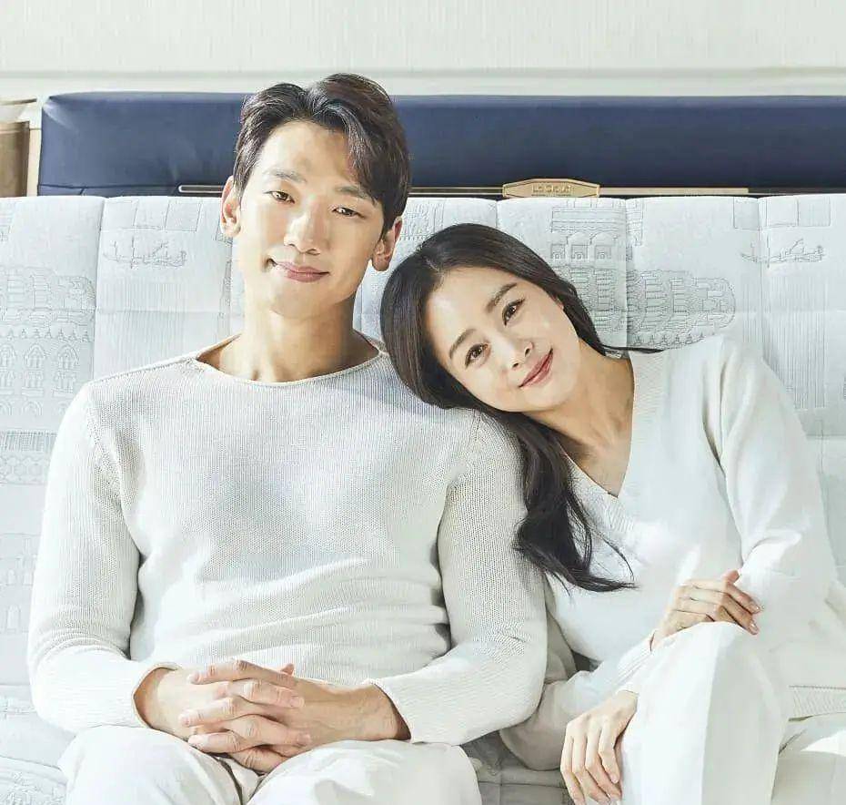 rain40岁暴瘦20斤,曾经的国外顶流买了3亿豪宅没钱装修_金泰熙_专用