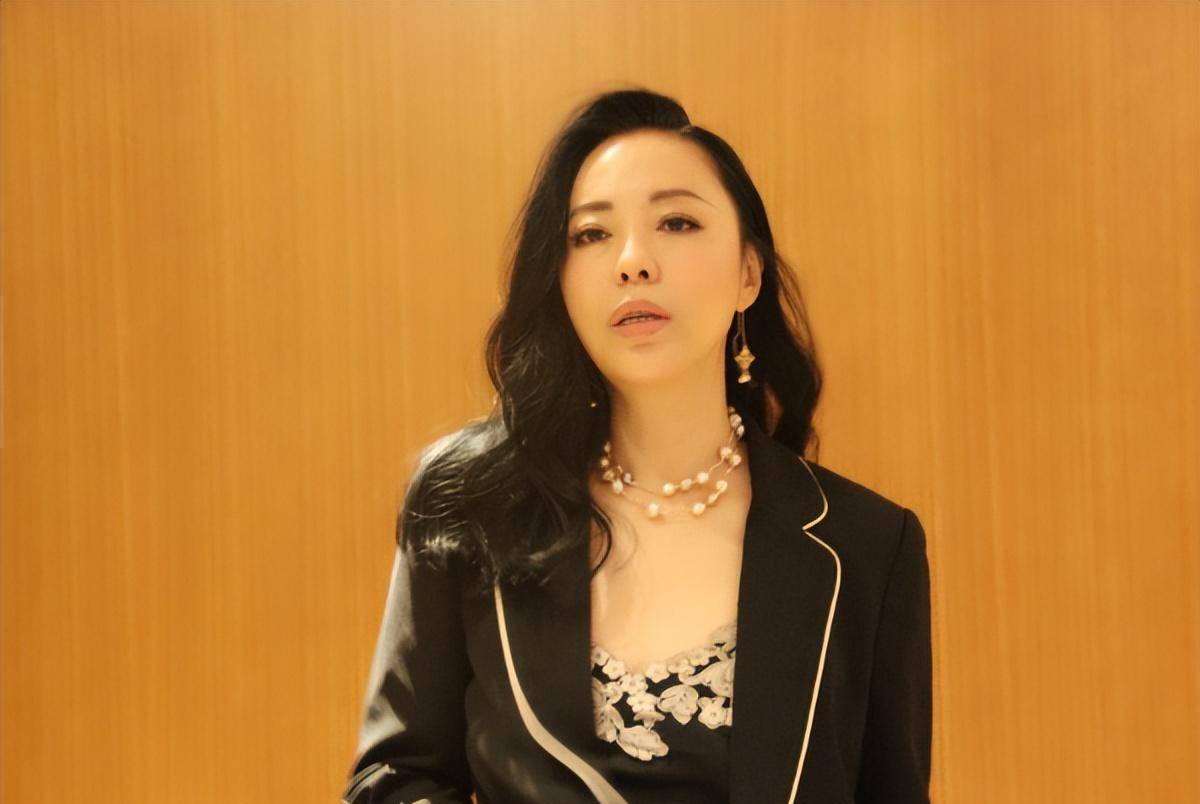 歌手黄绮珊:三婚三离,膝下无儿无女,54岁只有"干儿子"杜海涛_父母